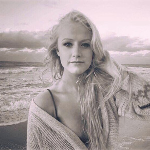 巨胸美女玩鸡巴
